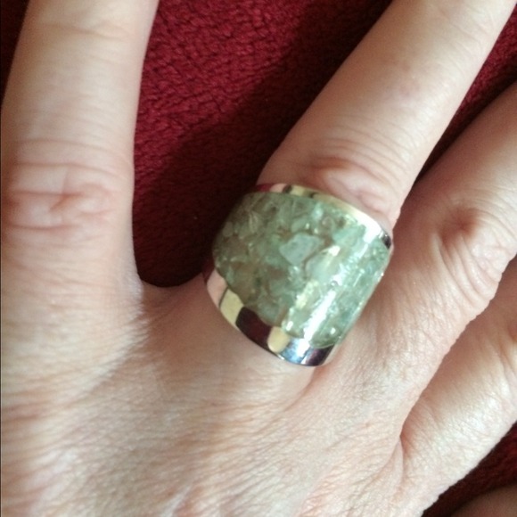 Jewelry - ❤️NICE RING WITH LT GREEN OR MINT SZ 5-1/2 925 SS