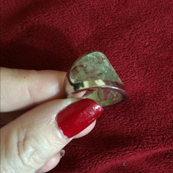 ❤️NICE RING WITH LT GREEN OR MINT SZ 5-1/2 925 SS - Picture 3 of 3