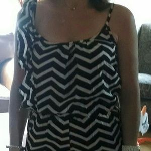 Blk/white chevron romper. Sz s.