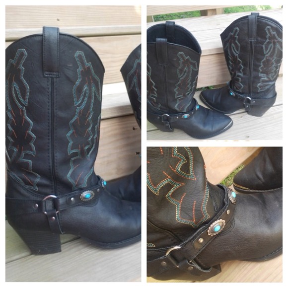 dingo Boots - Black cowboy boots!