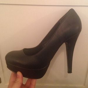 Black Guess heels