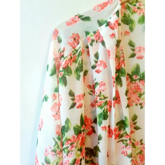 Beautiful floral kimono - Picture 2 of 4