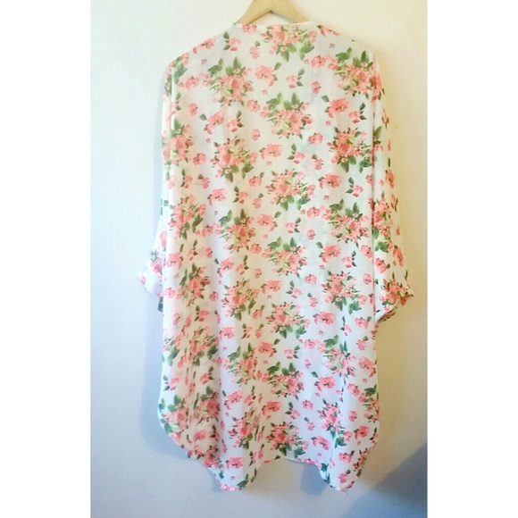 Beautiful floral kimono - Picture 3 of 4