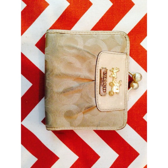 💯% Authentic Beige & Pink Coach Wallet