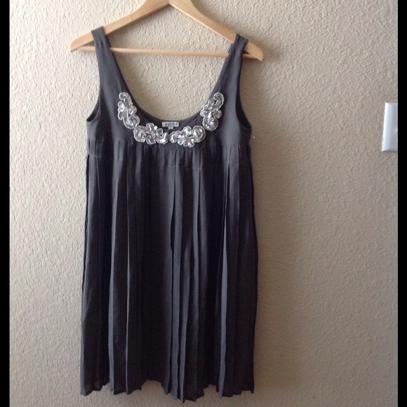 Walter Dresses & Skirts - 💖HOST PICK💖Grey tunic, pleated bodice w/sequin