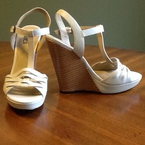 Mix No 6 (DSW) size 8 neutral wedge.