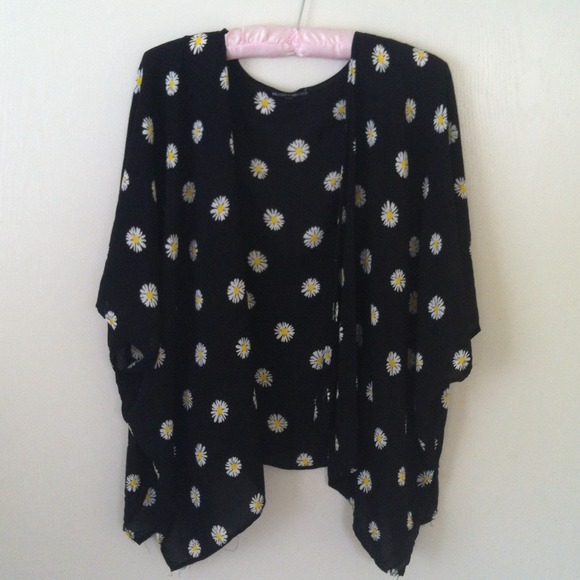 🚫TRADED🚫 Brandy Melville Daisy Kimono NWOT