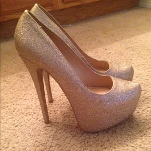 Steve madden deja vu pump in gold