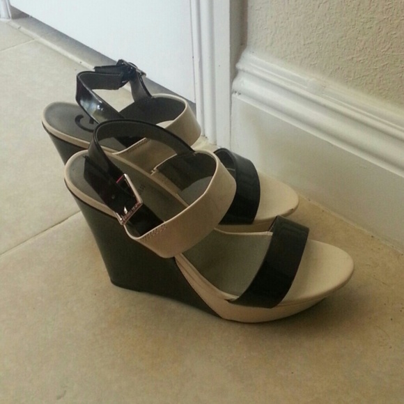 Guess Shoes - Guess black and white wedge