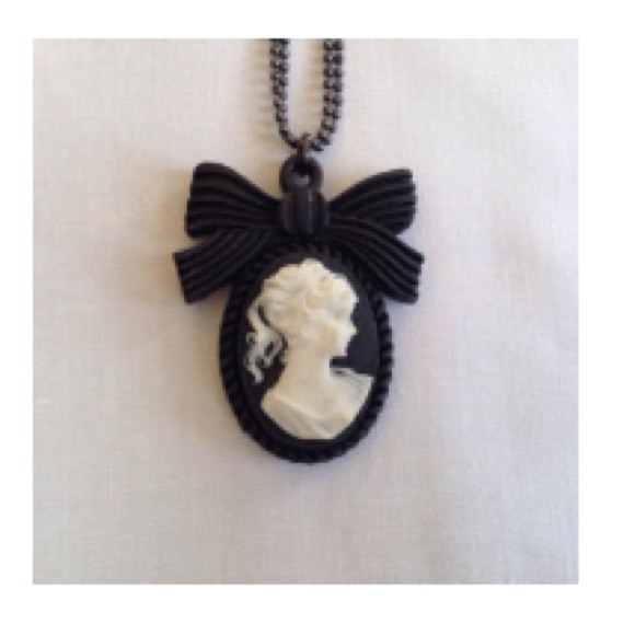 Victorian cameo necklace