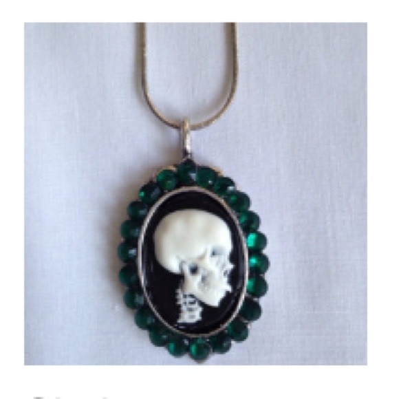 Black & white skull cameo necklace
