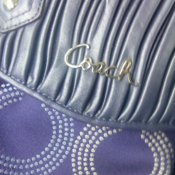SOLD! COACH Ashley Gathered Dotted Op Art Carryall - Picture 2 of 4
