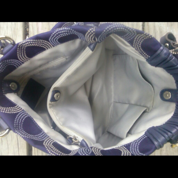 SOLD! COACH Ashley Gathered Dotted Op Art Carryall - Picture 4 of 4