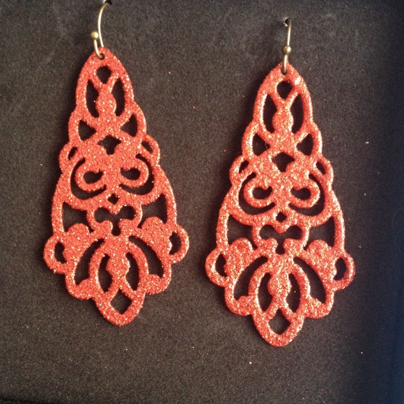 Set of metallic red and green sparkle earrings - Picture 3 of 3