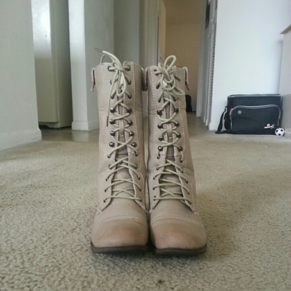 COMBAT BOOTS