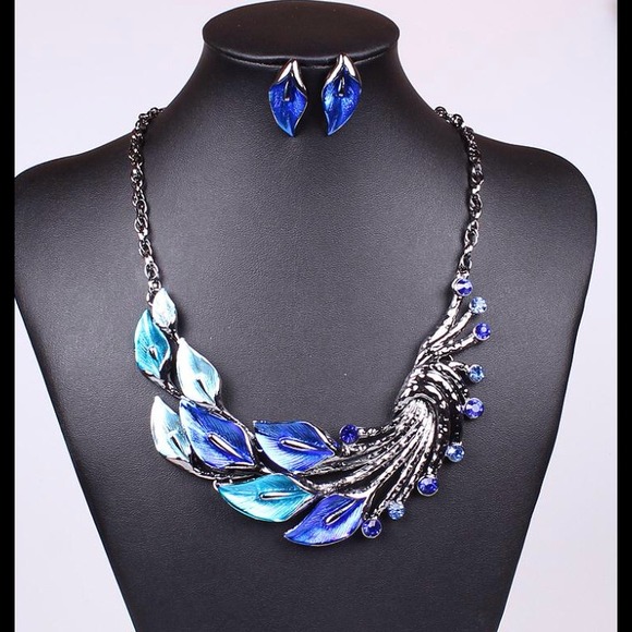 Dot's Gems Jewelry - 💧Beautiful Vintage Flower Design & Studd Earrings