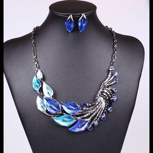 💧Beautiful Vintage Flower Design & Studd Earrings