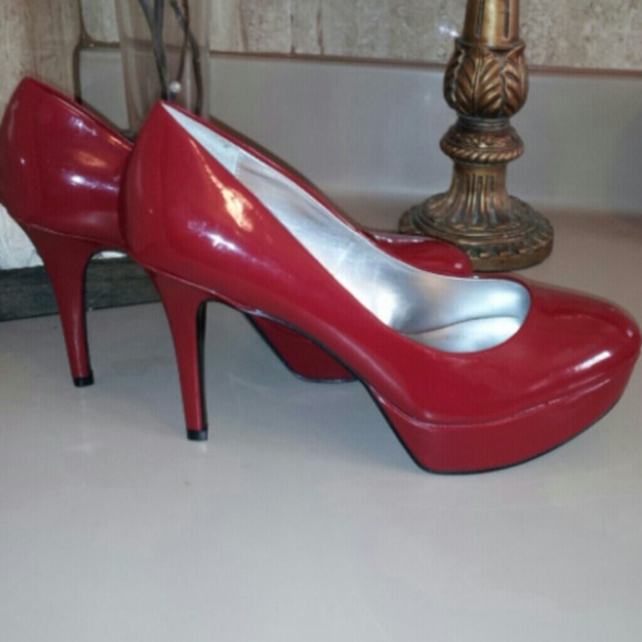 GUESS? ONLY WORN ONES