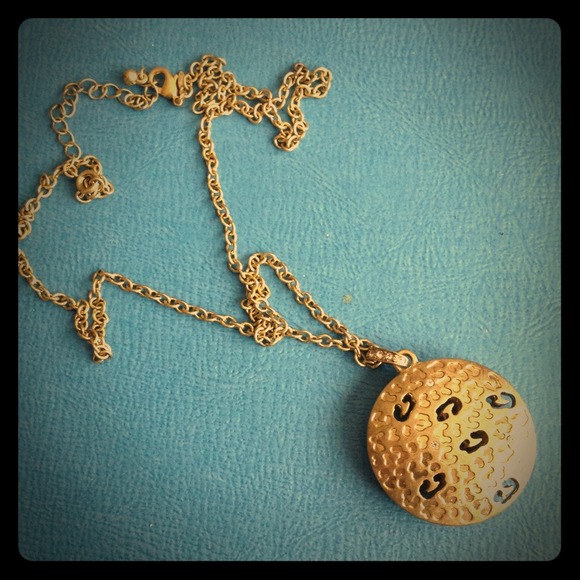 Gorgeous Leopard Inspired Statement Pendant Charm Chain Necklace Goldtone