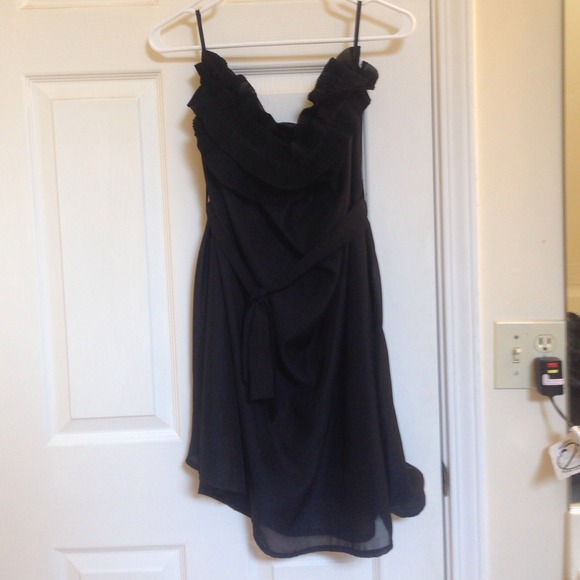 Black ruffle dress - Picture 1 of 2