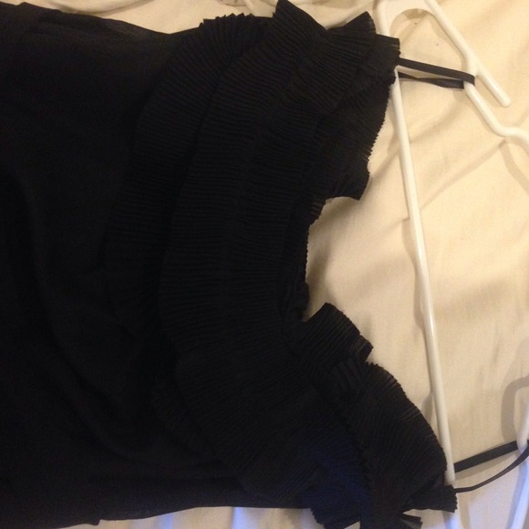 Black ruffle dress - Picture 2 of 2