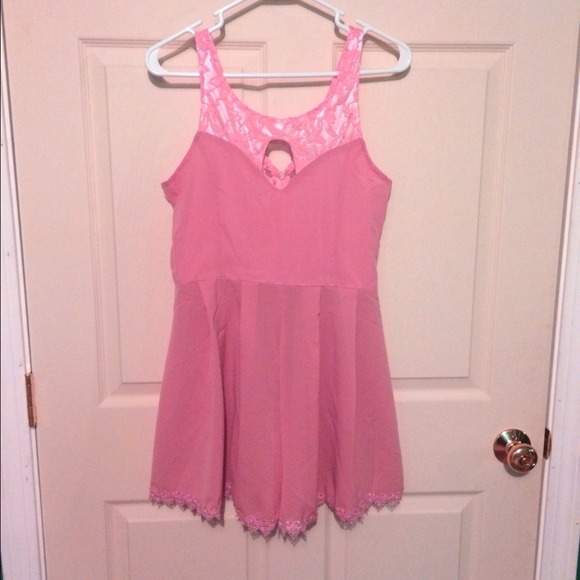 Light pink lace romper - Picture 3 of 4