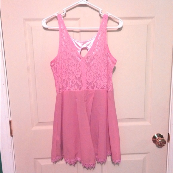 Light pink lace romper - Picture 4 of 4
