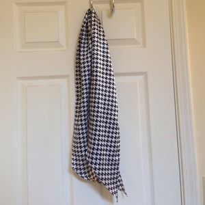 Houndstooth scarf
