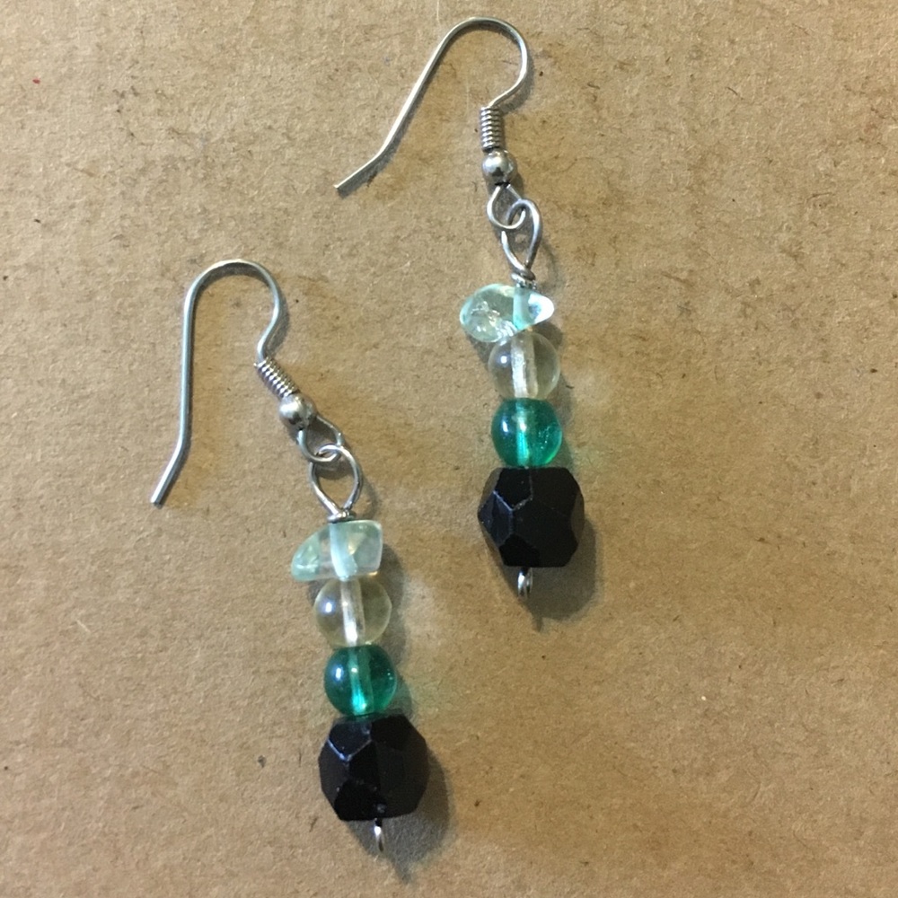 🆕 Gorgeous Green & Black Earrings