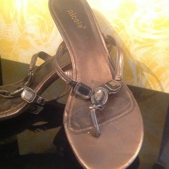 Copper tone/brown low heels with gem embellishment - Picture 1 of 4
