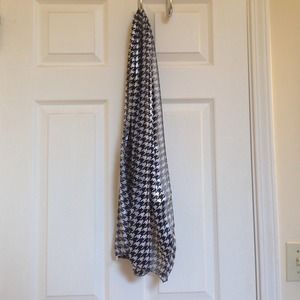 Houndstooth scarf