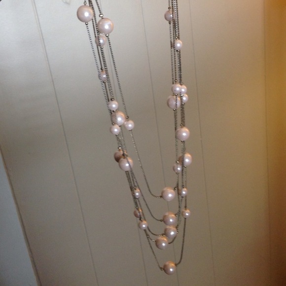 Free with any purchase. Light pink necklace - Picture 1 of 2