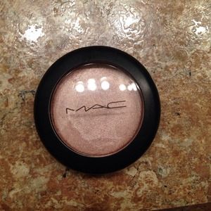 Mac eye makeup