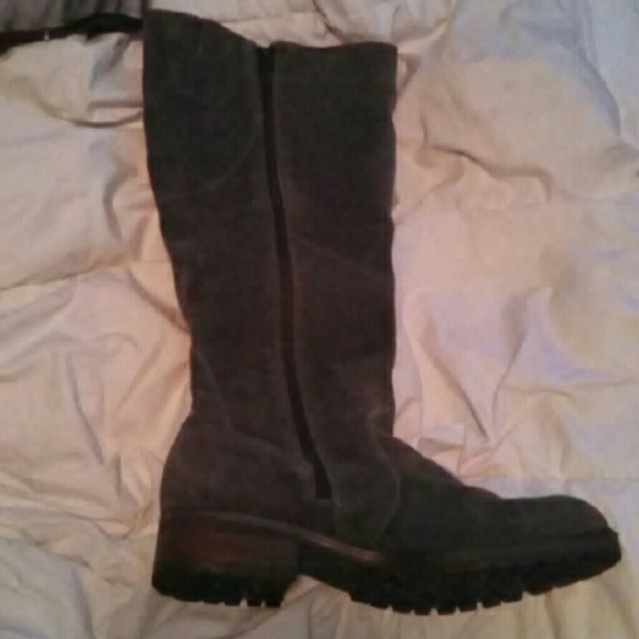 Grey boots - Picture 2 of 2