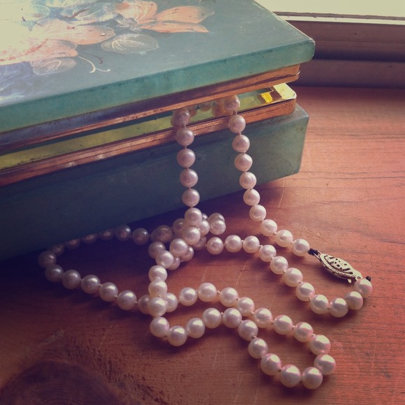 Vintage Cultured Pearls - Picture 1 of 2