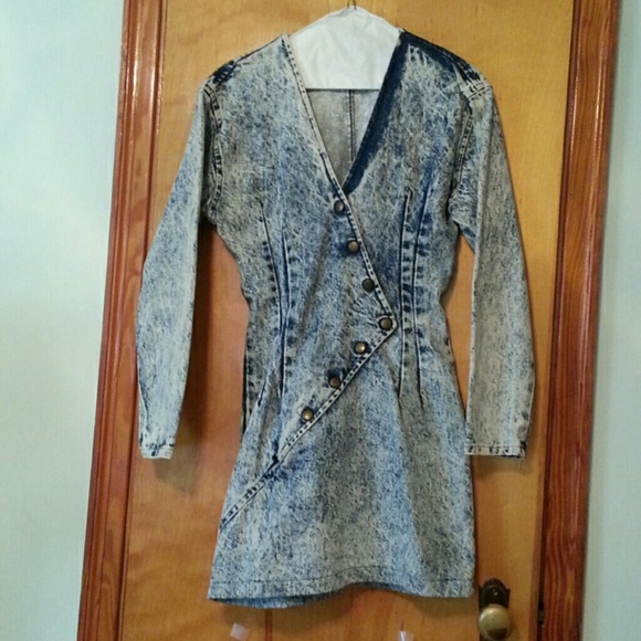 Darling acid washed denim mini.