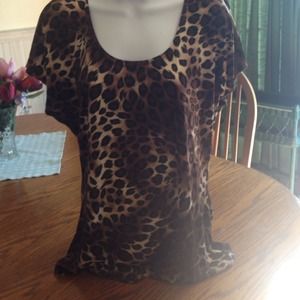 🎀PRICE REDUCED!🎀 NWOT Cheetah Print Top