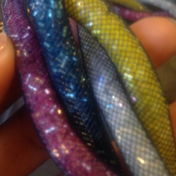 Necklace with beads within mesh - Picture 2 of 3