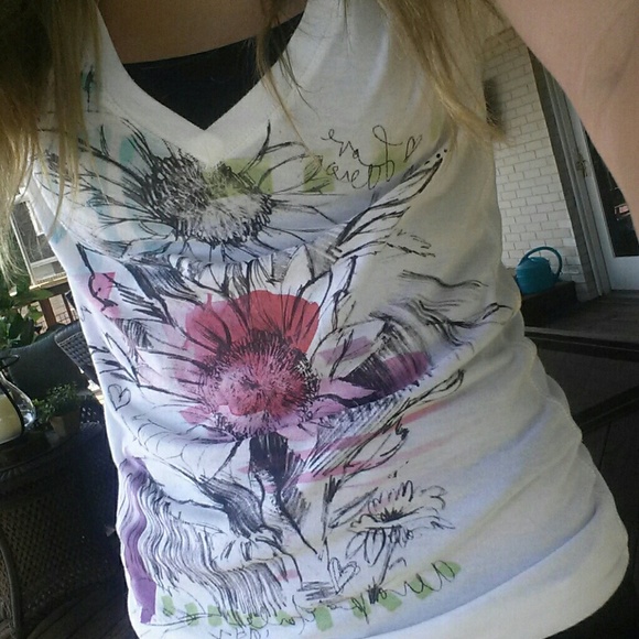 Floral V neck shirt!!