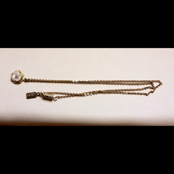 Vintage 1928 ceramic rose necklace. - Picture 2 of 3