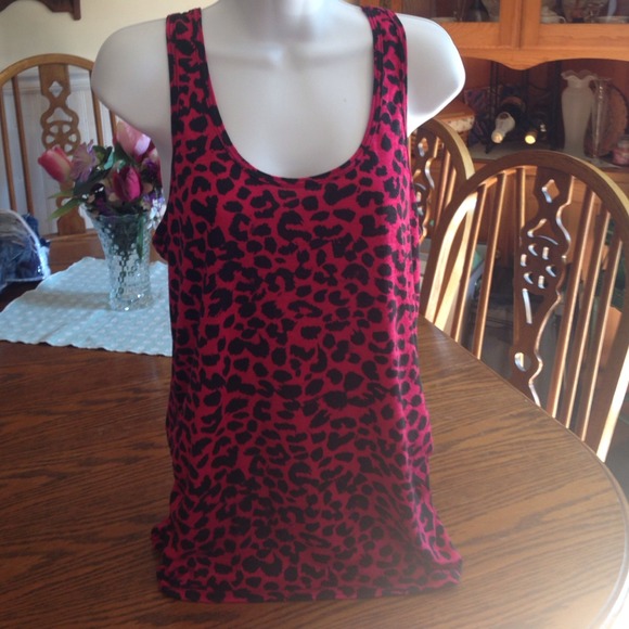 🎀PRICE REDUCED!🎀NWOT Cheetah Print Tank