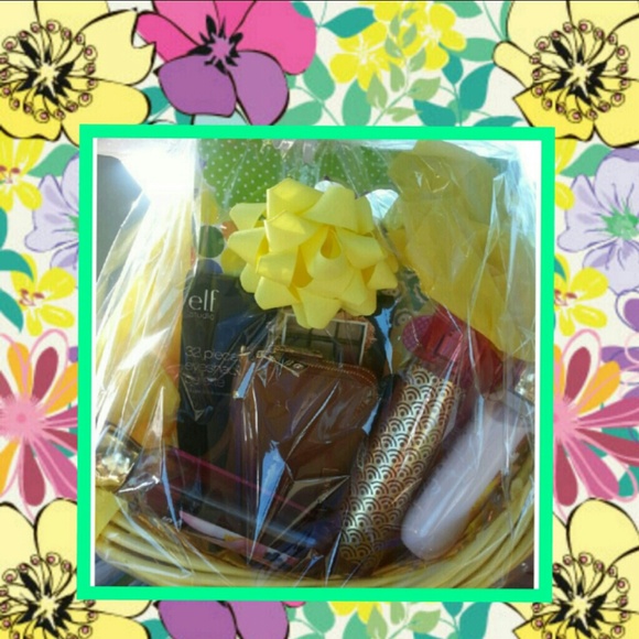 Gift Basket Clutch, Eyeshadow, Perfume Set
