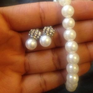 Faux pearl crown earring and bracket set