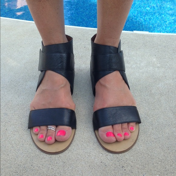 ❌Sold❌Nine West Vintage America black leather