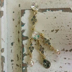 ☆HP☆ NWOT Jewelmint Smoky Crystal & Pearl Earrings
