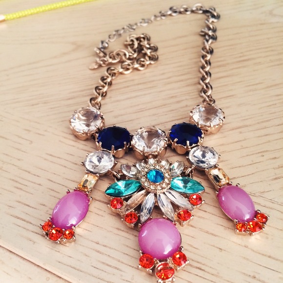 🚫SOLD🚫Fact. chandelier necklace(1 stone missing)