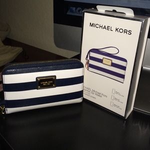 Michael Kors Zip Wallet Wristlet iPhone Pouch