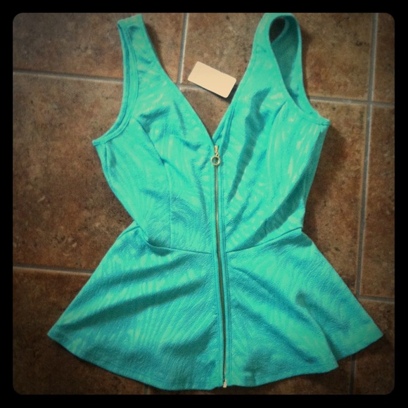 2b bebe seafoam green zebra stripe zip peplum top