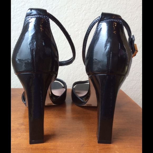 Sky High Heels - Picture 2 of 2