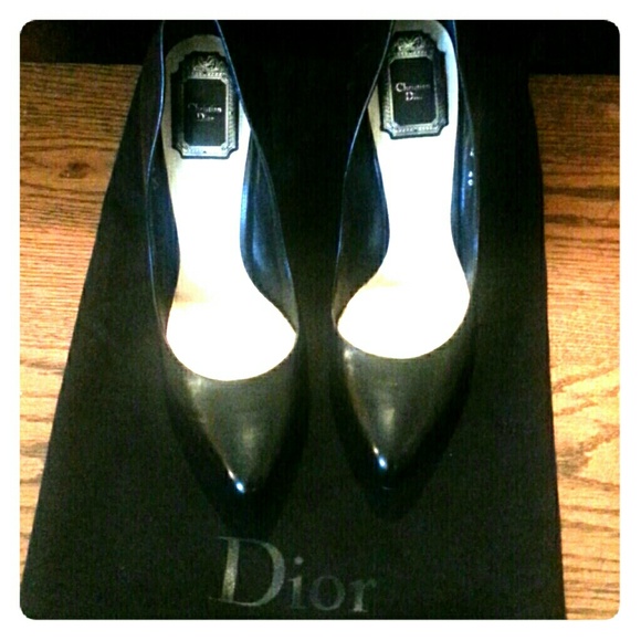 Authentic Christian Dior Rounded Toe LeatherPumps